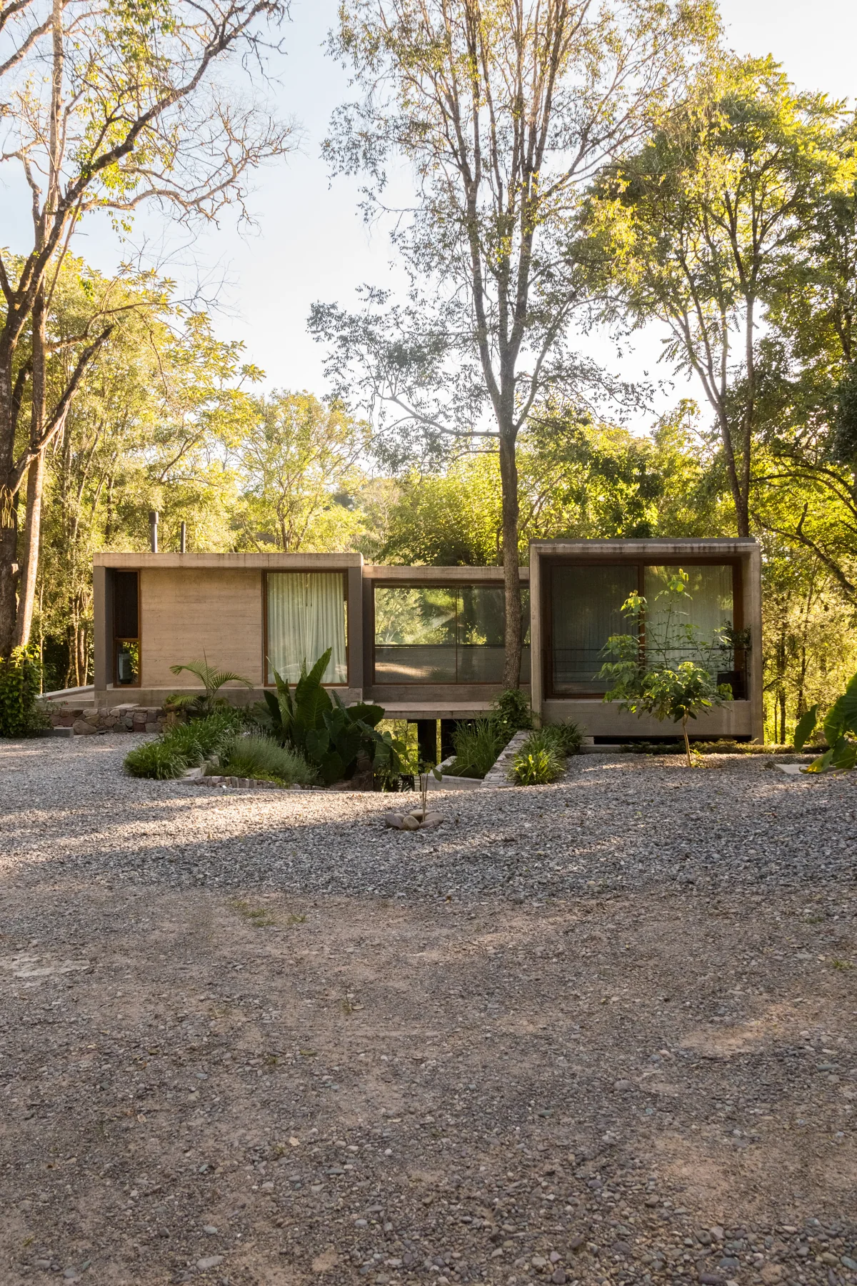 Casa Mora: aberturas y espacios realizados por Vexar